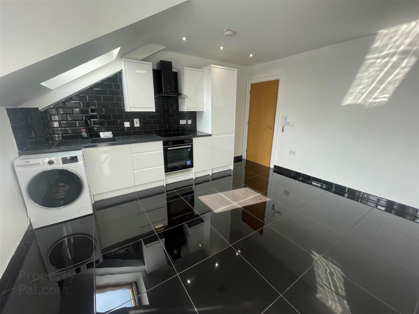 Apt 3, 43 Victoria Road 10 of 10
