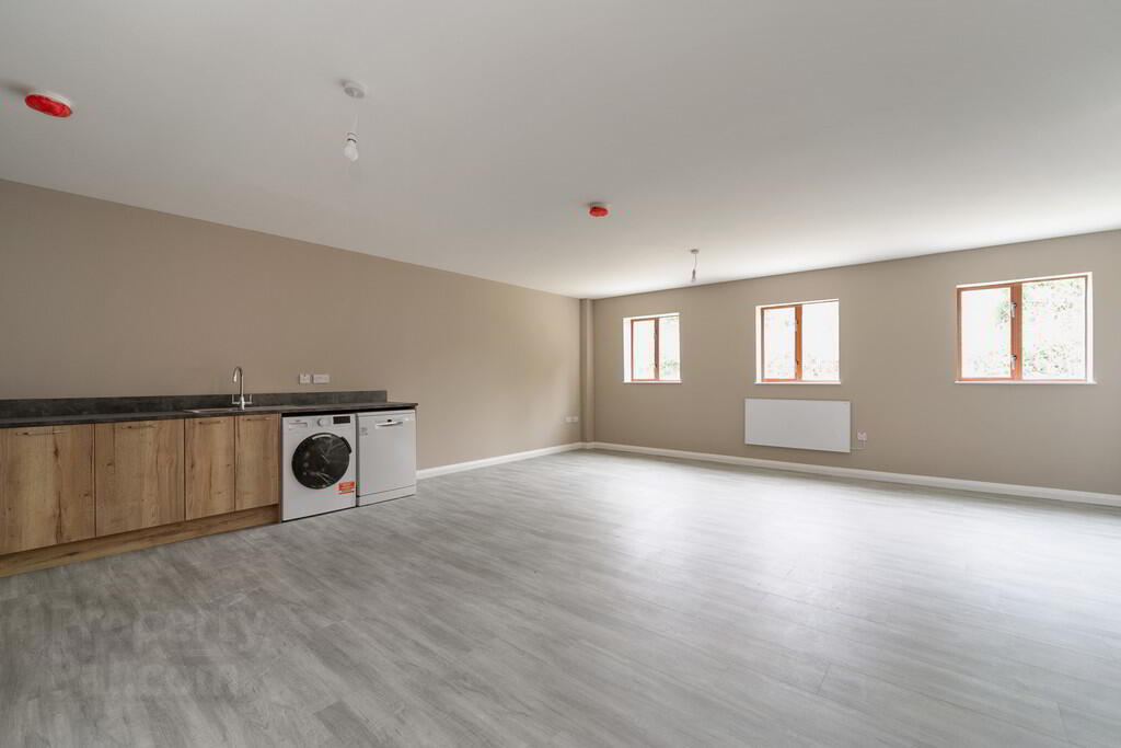 Apt 4 Moat House, 971-973 Upper Newtownards Road 2 of 8