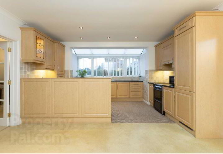 Apt 4, Knockdene Manor 5 of 10