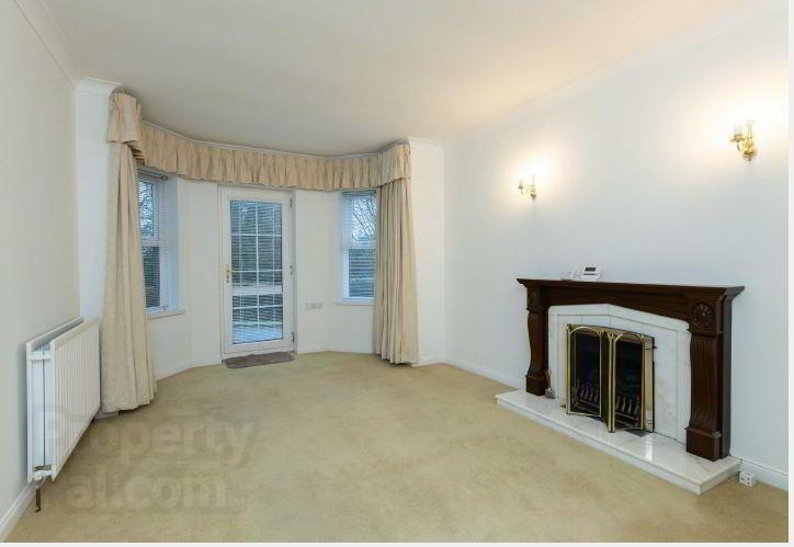 Apt 4, Knockdene Manor 3 of 10