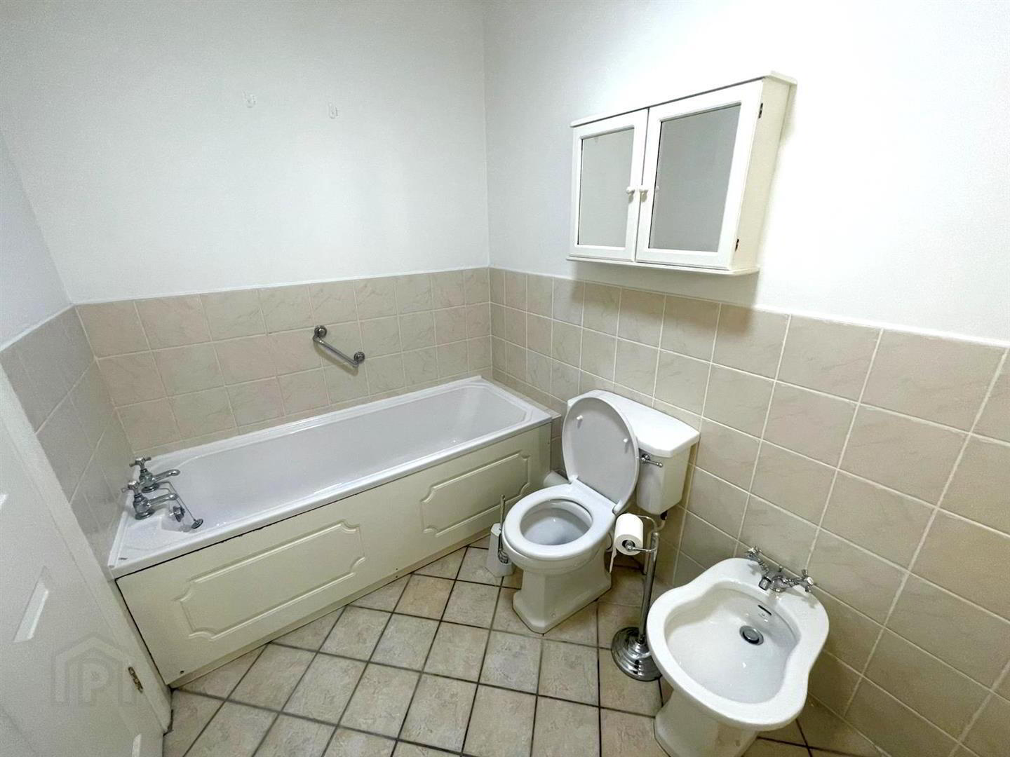 Apt 4, Knockdene Manor 9 of 11