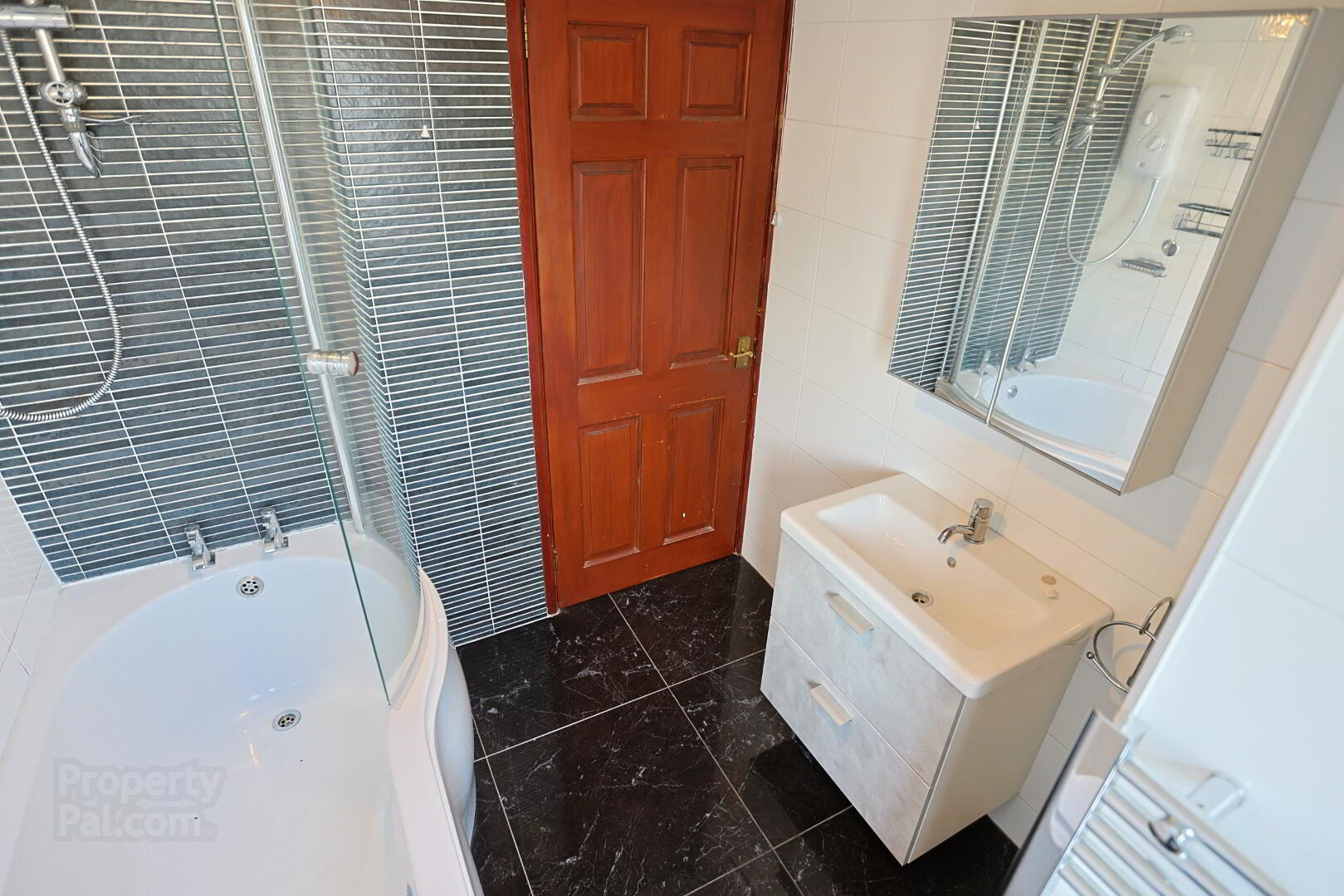 26 Oakleigh Park 32 of 44