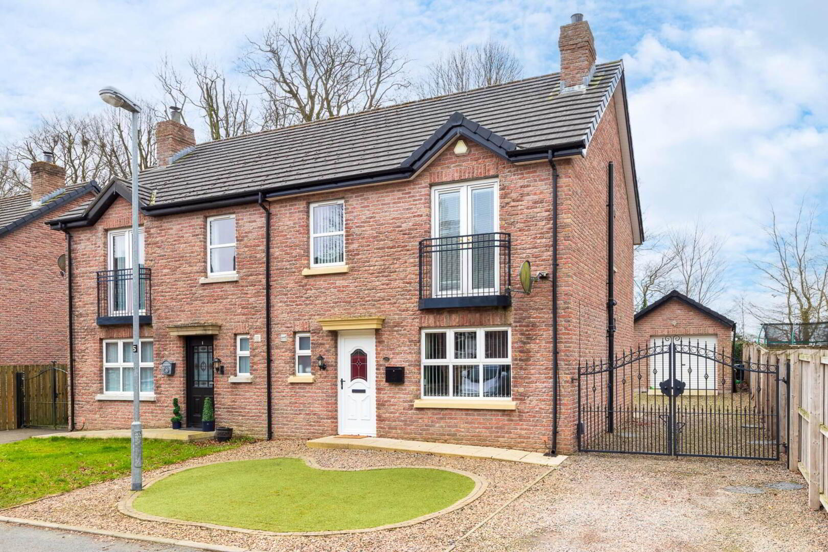 28 Rosslane 1 of 32