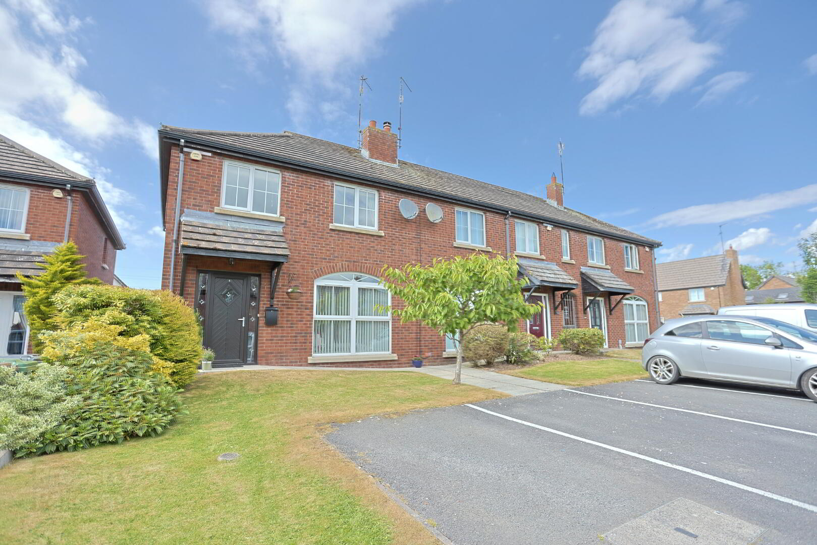 85 Roes Hill 1 of 49