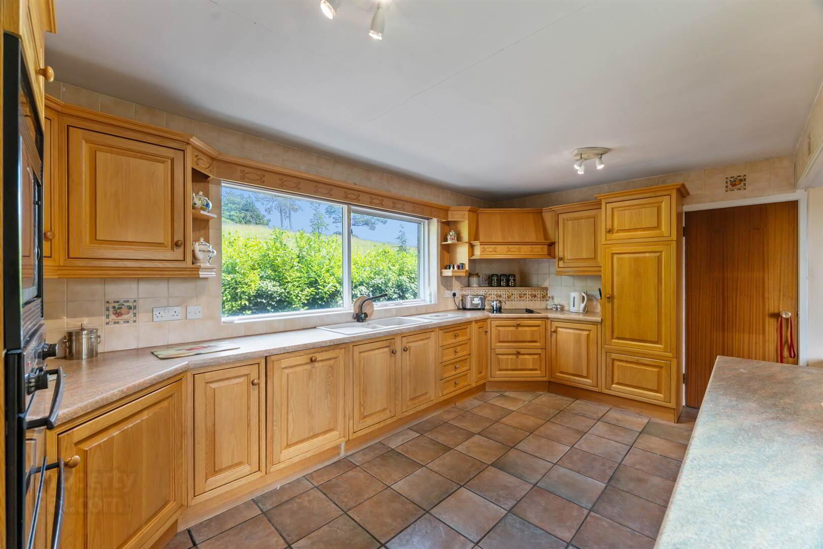 "Glenshee", 72 Quarry Road 10 of 19