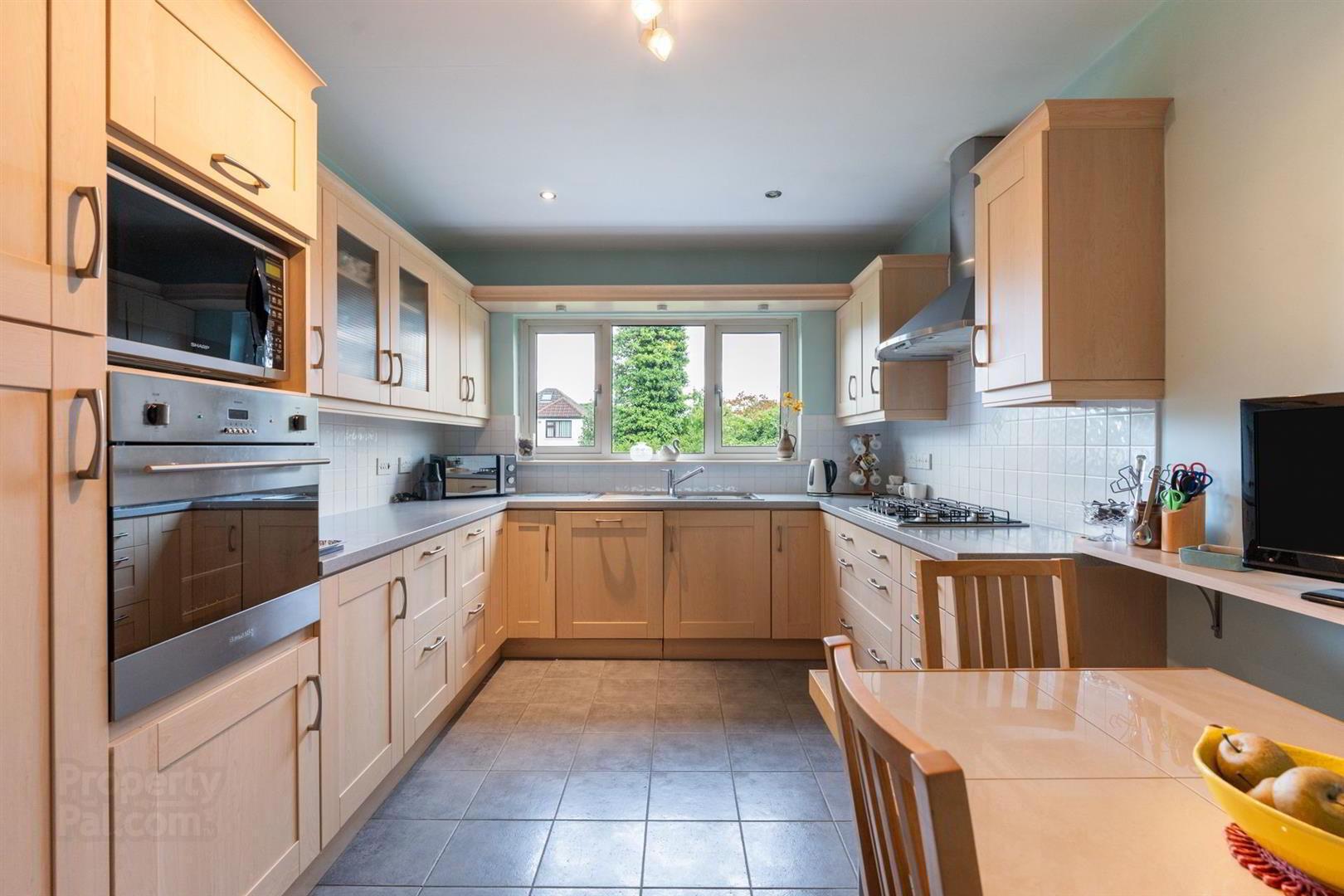 13 Grange Avenue 11 of 26