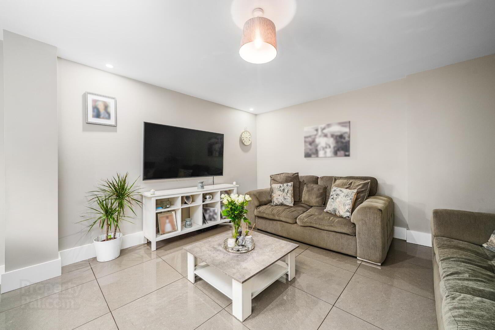 17 Lindisfarne Park 9 of 33