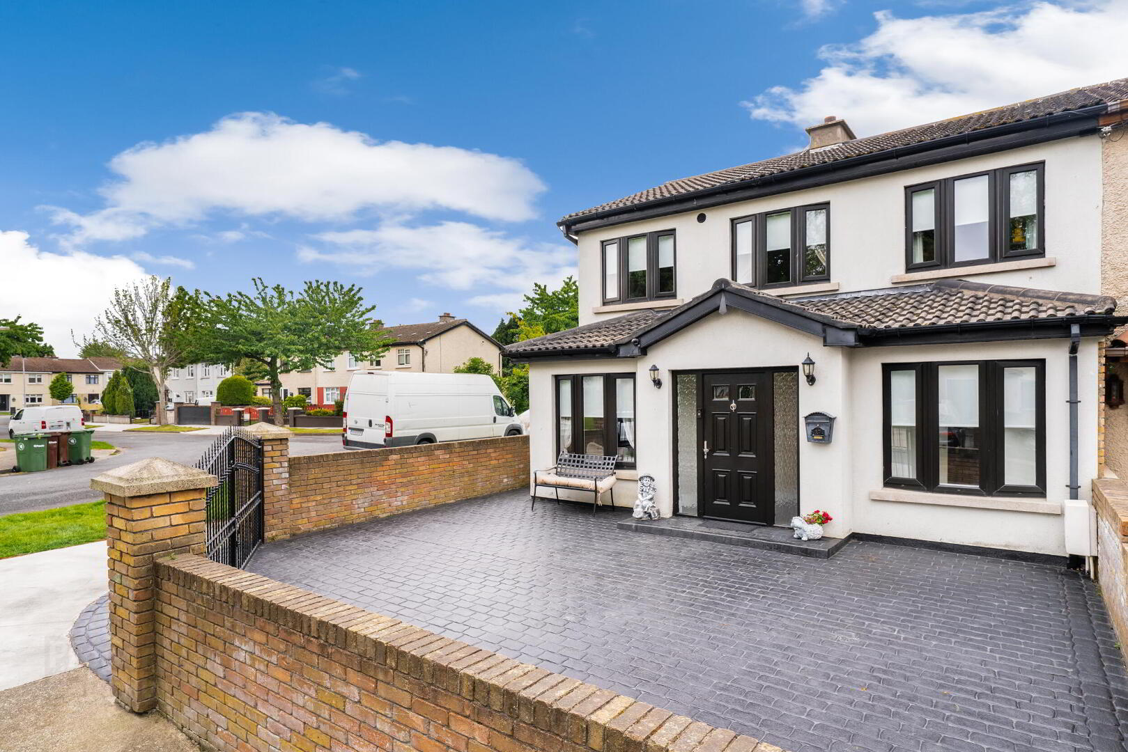 17 Lindisfarne Park 3 of 33