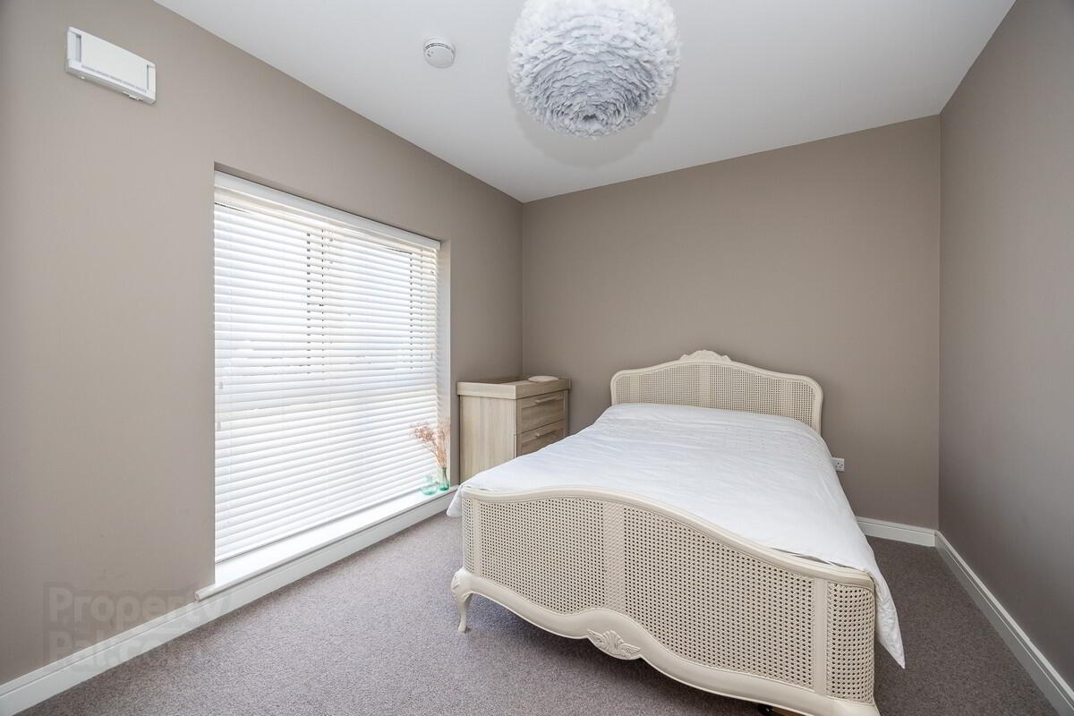 25 Churchfield Cres 13 of 20