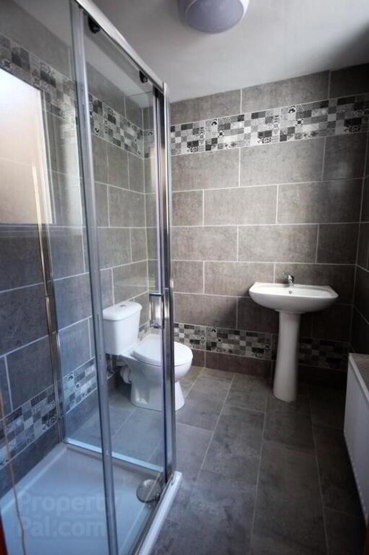 121a Disraeli Street 5 of 7
