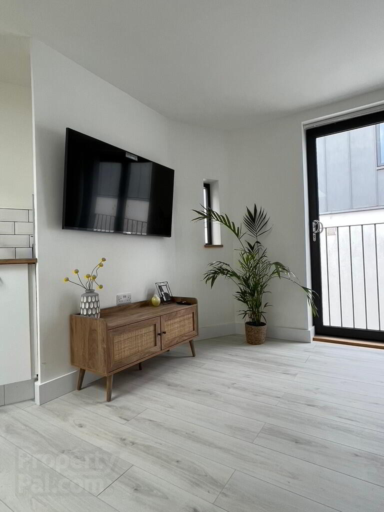 Unit C, 140 LISBURN ROAD 3 of 16