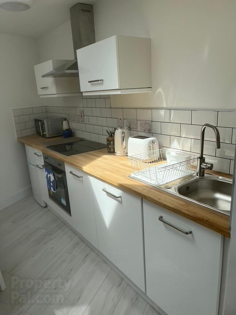 Unit C, 140 LISBURN ROAD 5 of 16