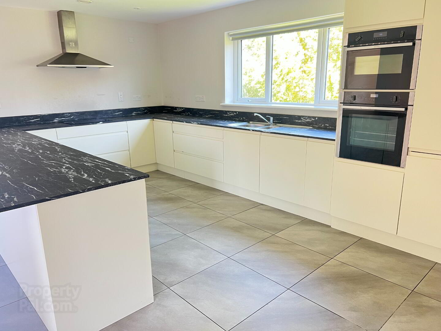 12b Oakvale 3 of 13