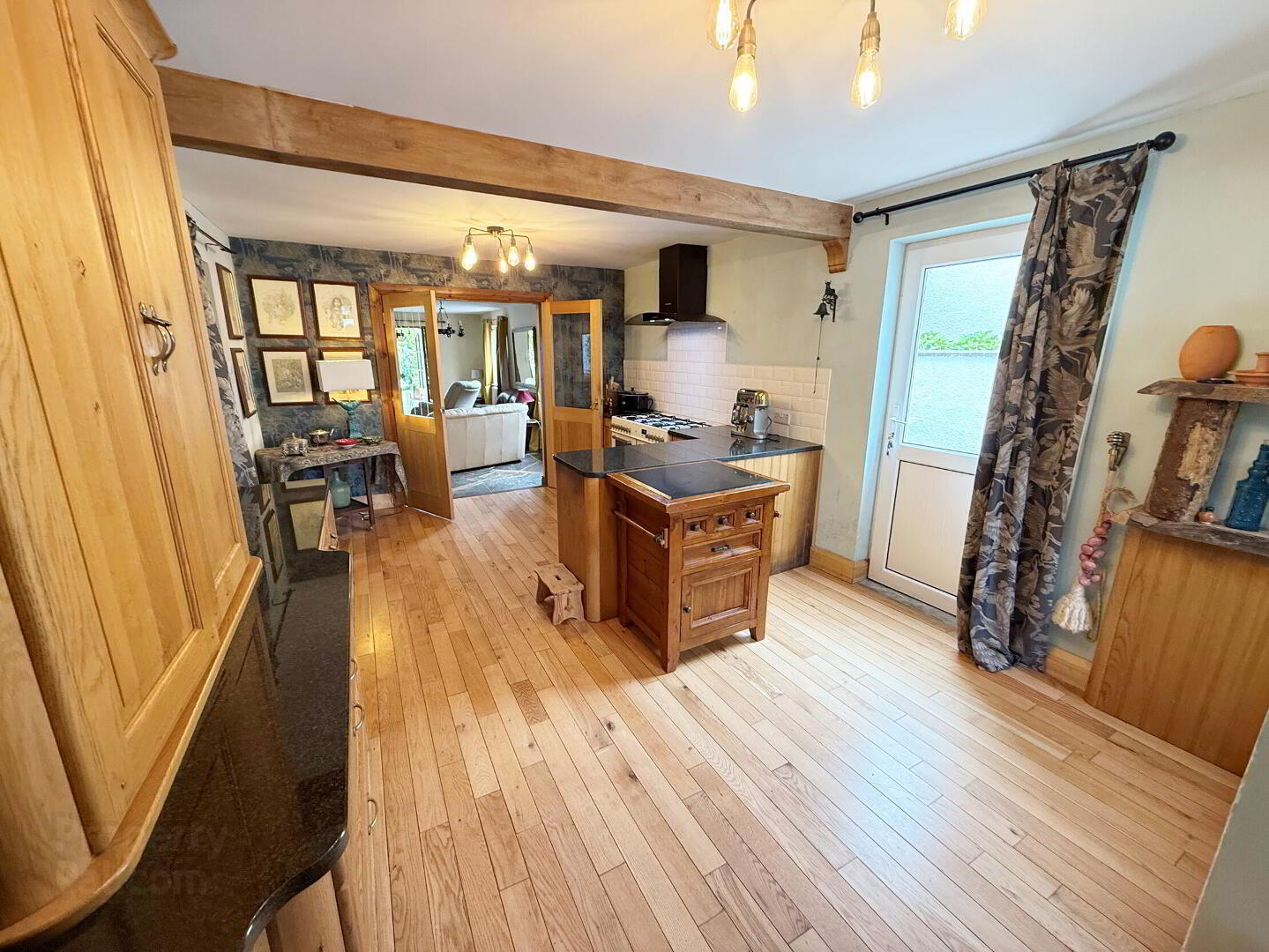 48 Freehall Road 6 of 27