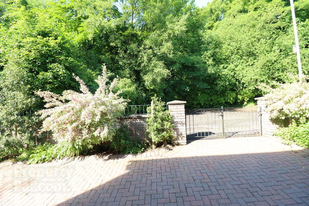 12 Pineview Park 22 of 25