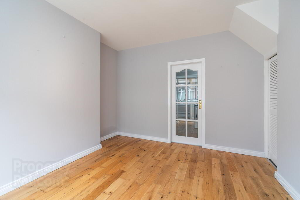 9 Lichfield Avenue 6 of 19