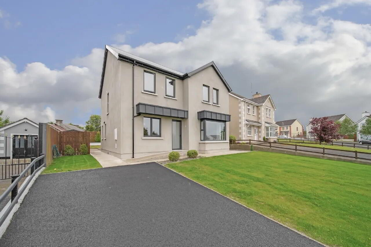 16 Oakwood Park 1 of 39