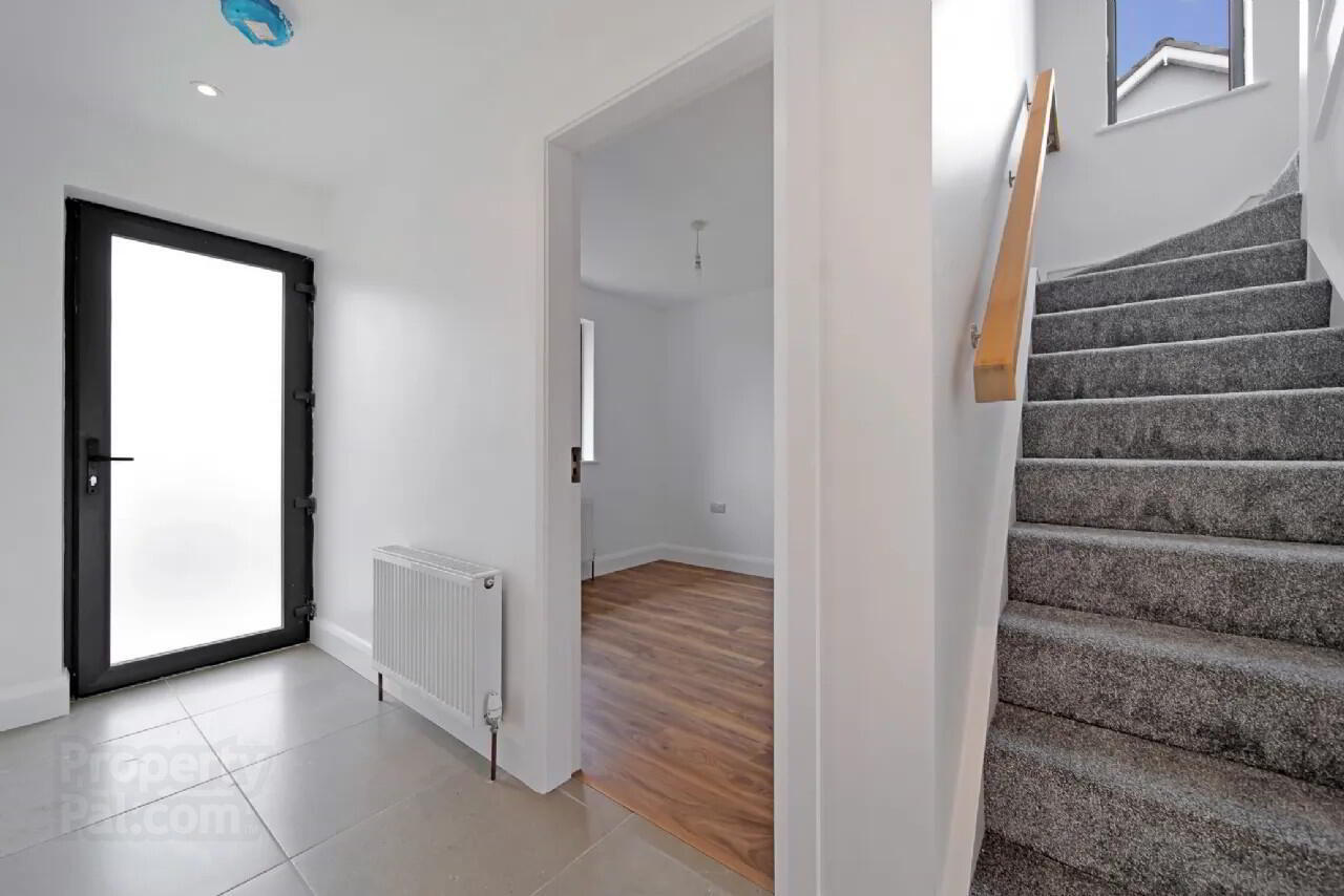 16 Oakwood Park 3 of 39