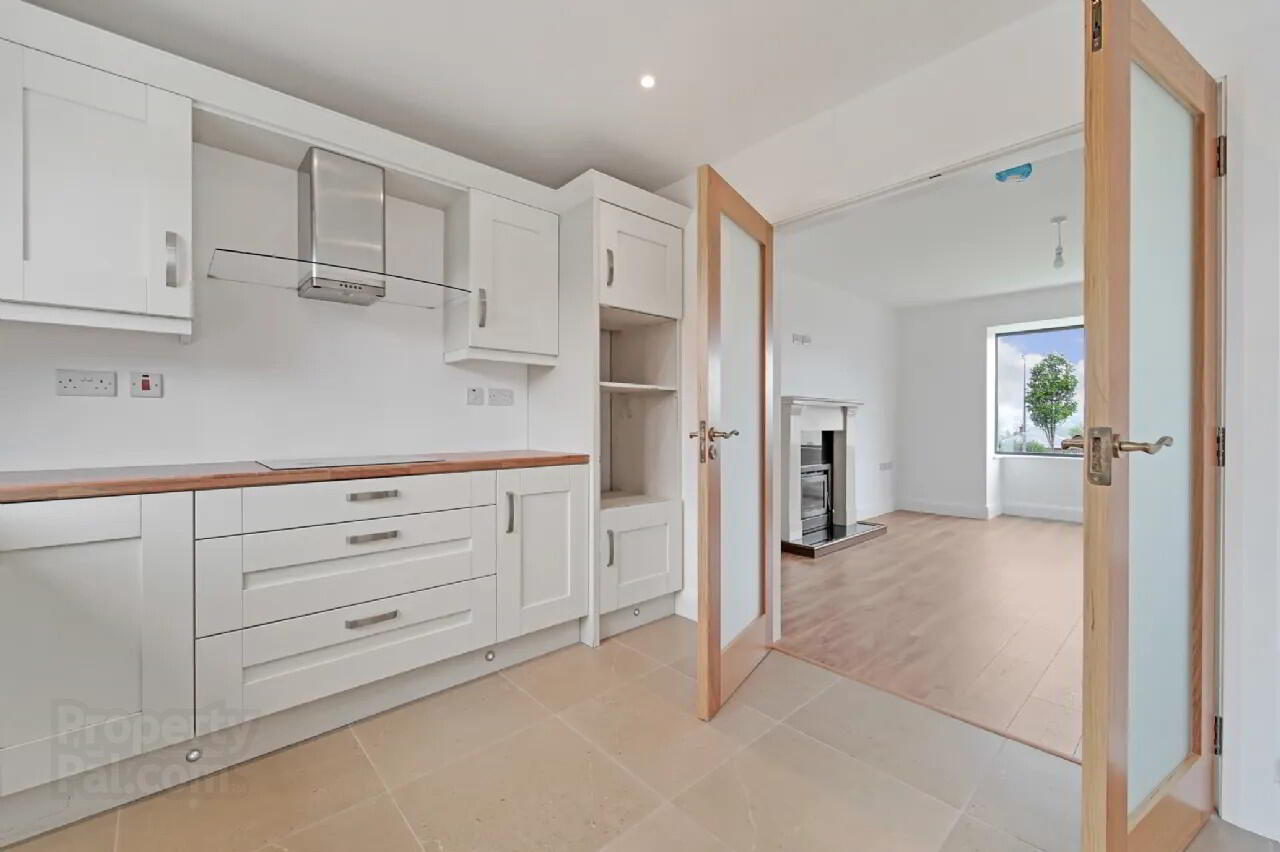 16 Oakwood Park 8 of 39