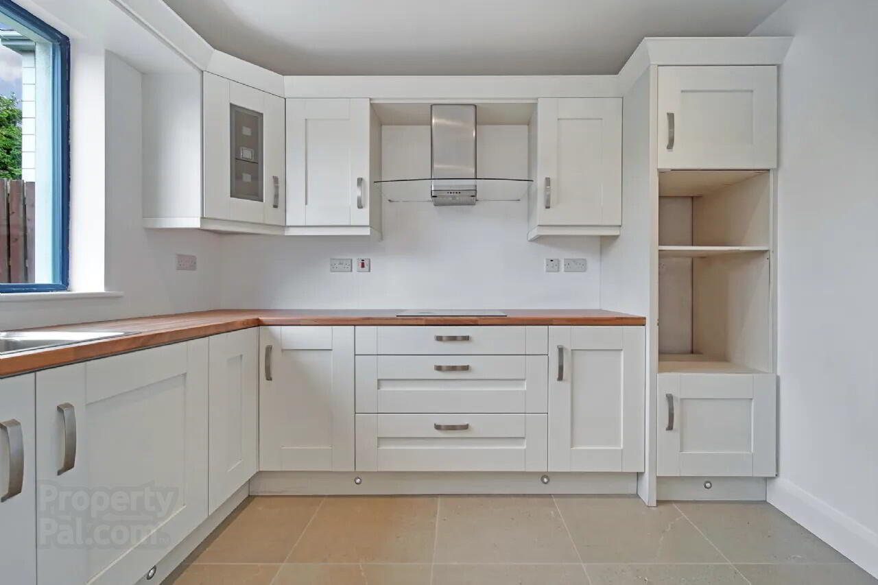 16 Oakwood Park 9 of 39