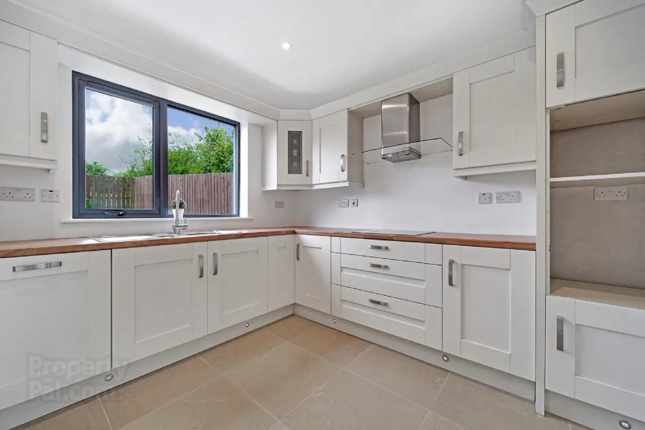 16 Oakwood Park 10 of 39