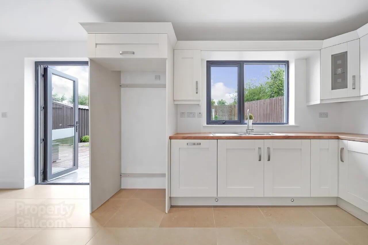 16 Oakwood Park 11 of 39