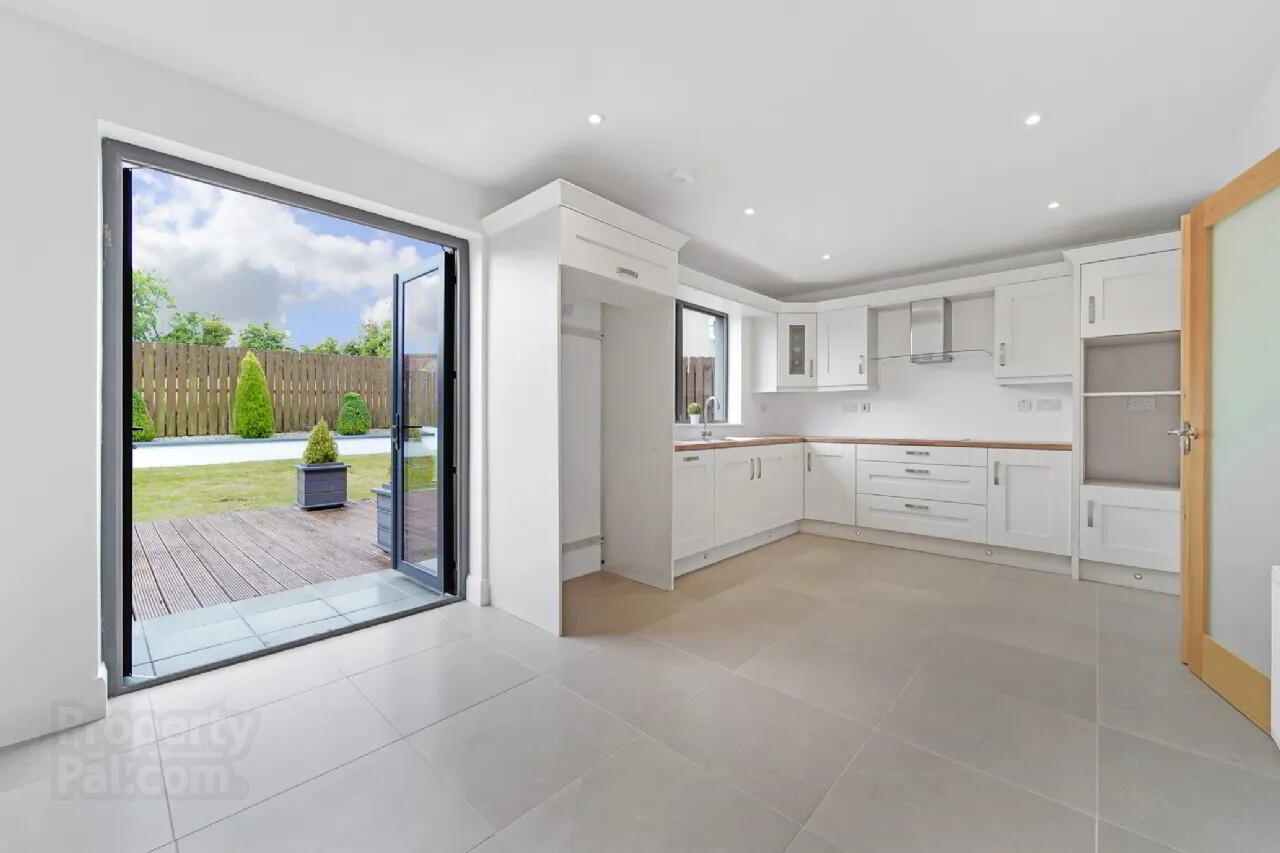 16 Oakwood Park 12 of 39