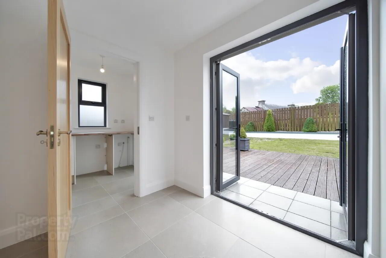 16 Oakwood Park 13 of 39