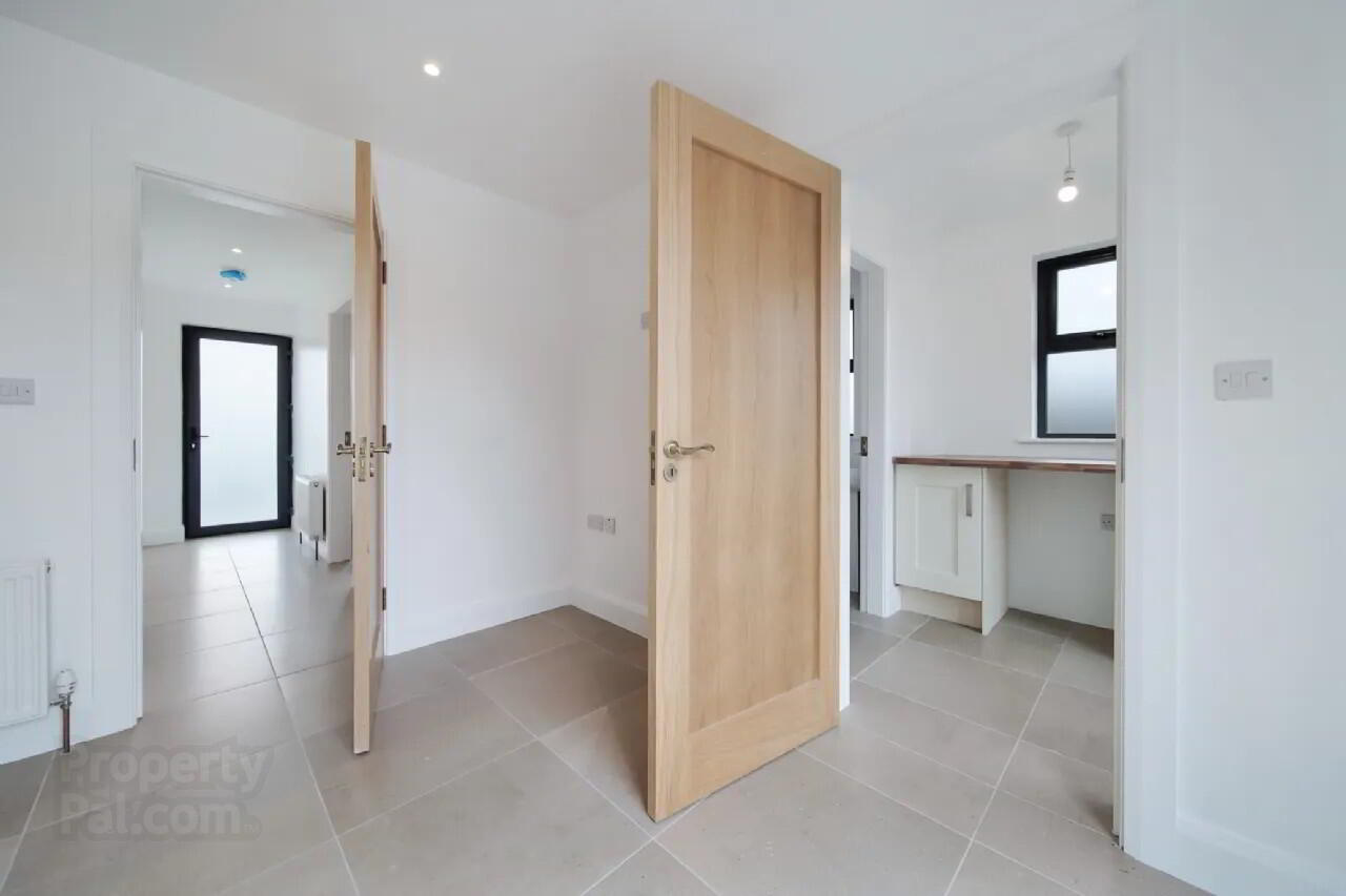 16 Oakwood Park 15 of 39