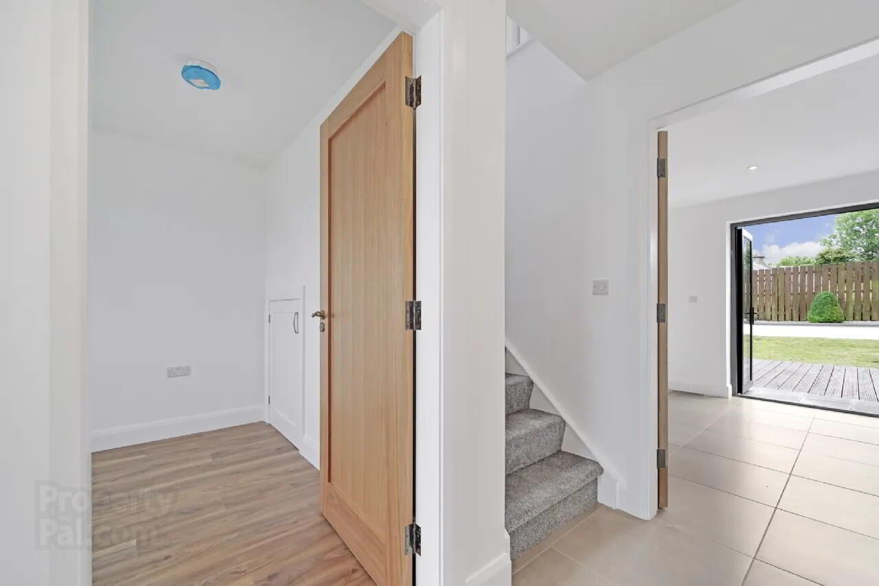 16 Oakwood Park 18 of 39