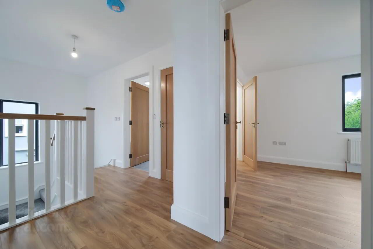 16 Oakwood Park 26 of 39