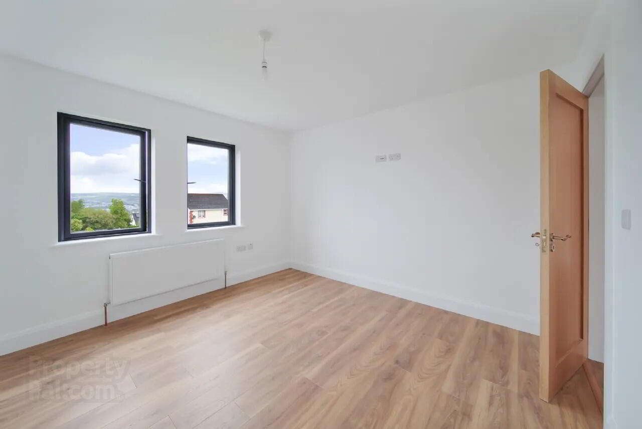 16 Oakwood Park 29 of 39