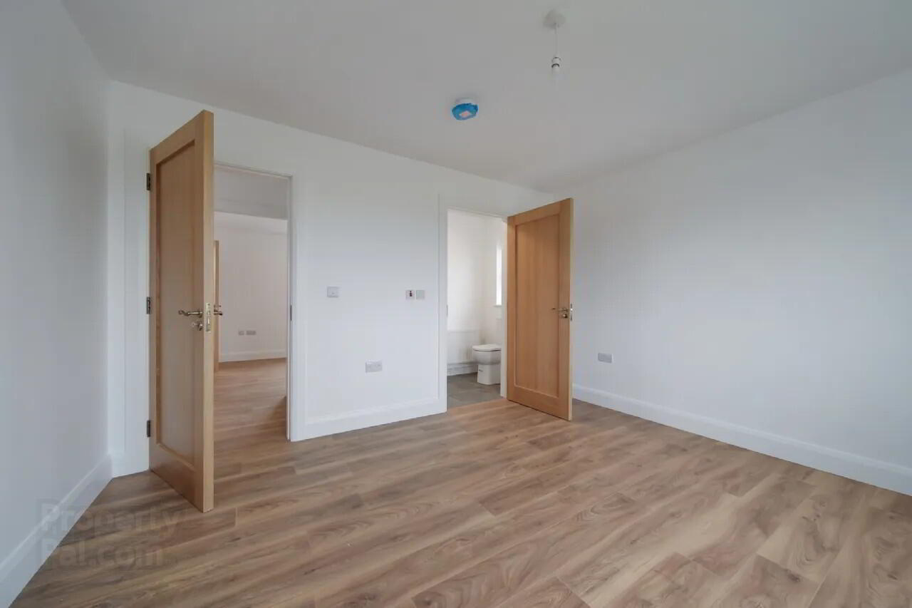 16 Oakwood Park 30 of 39