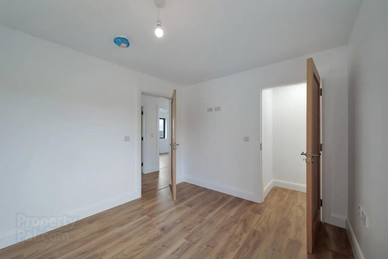 16 Oakwood Park 34 of 39