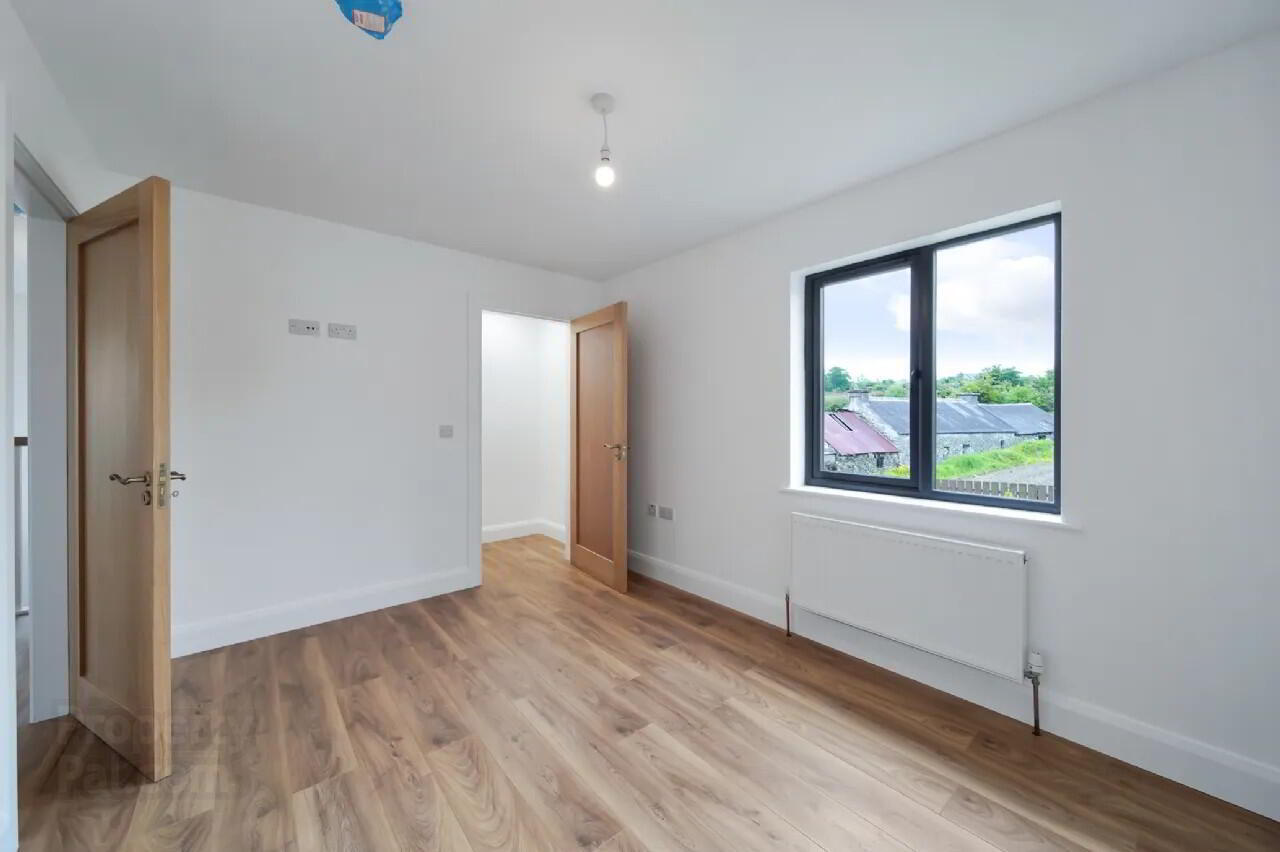 16 Oakwood Park 35 of 39