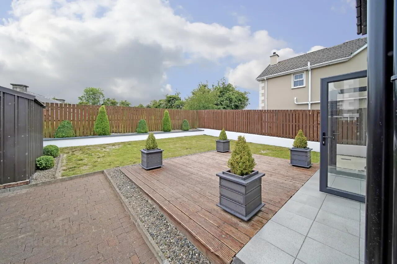 16 Oakwood Park 36 of 39