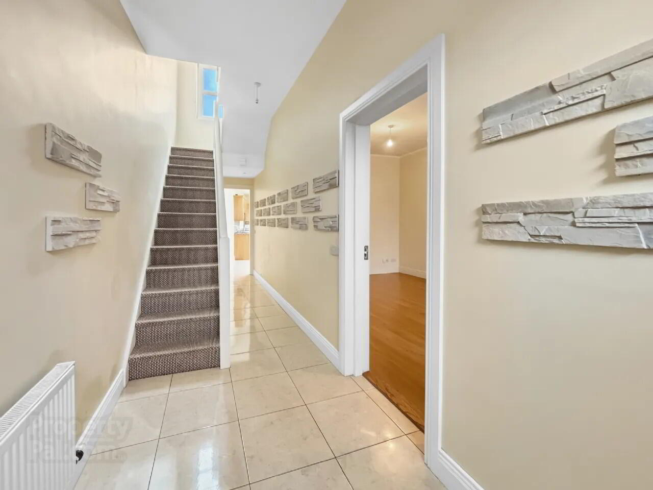 11 Upper Sarsfield St 3 of 19