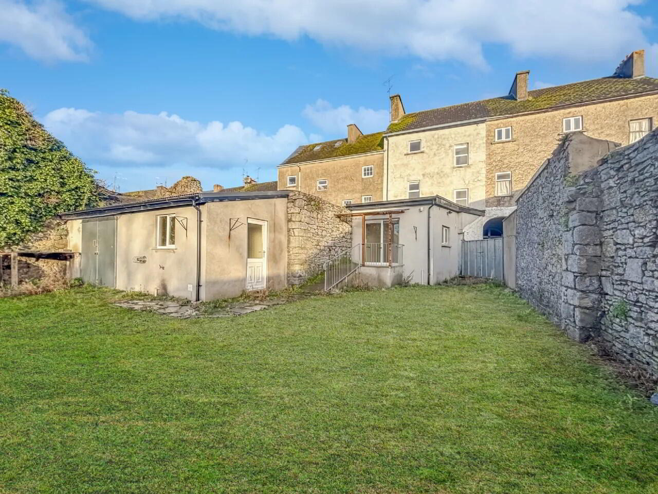11 Upper Sarsfield St 17 of 19