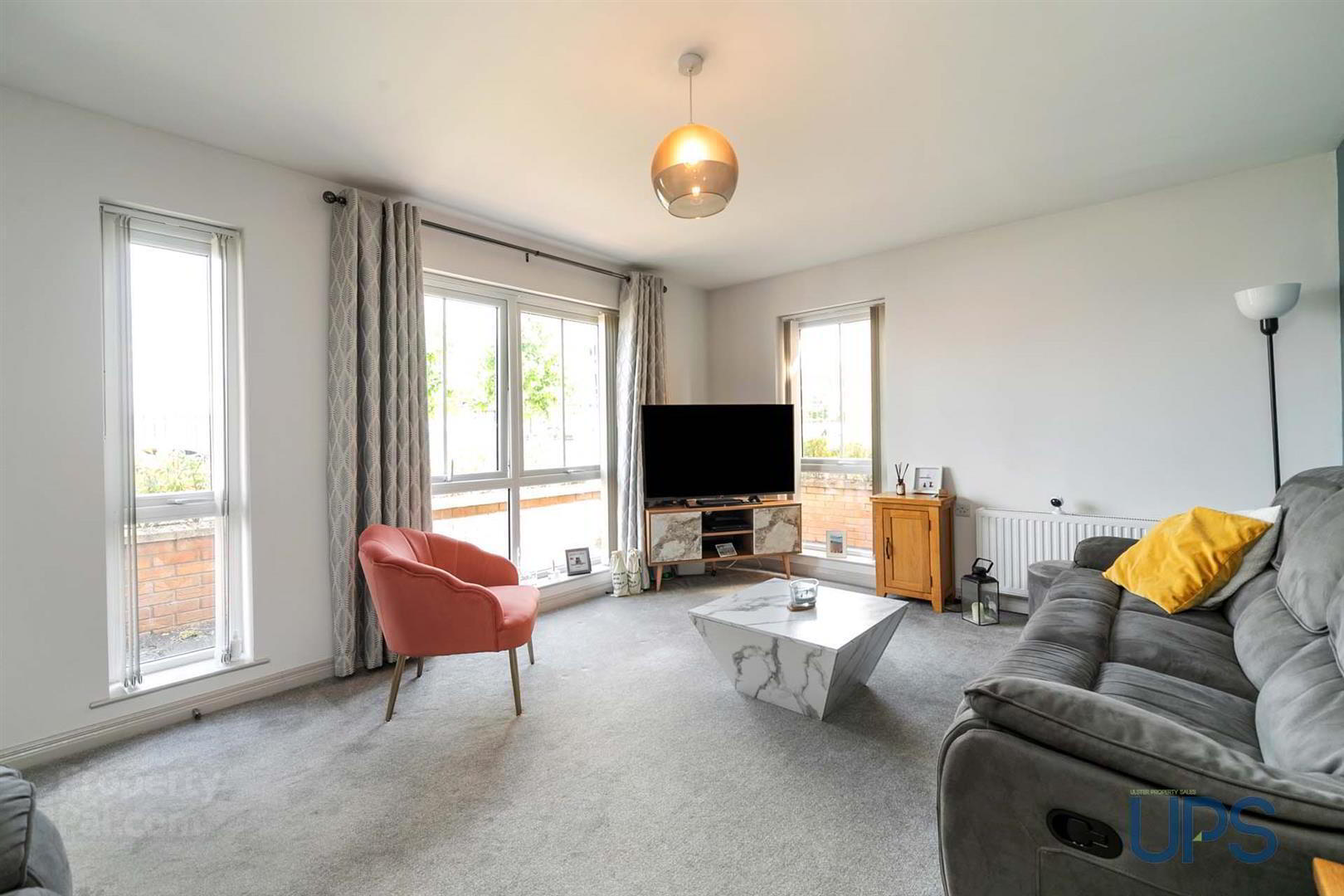 26 Blacks Gate Crescent 4 of 28