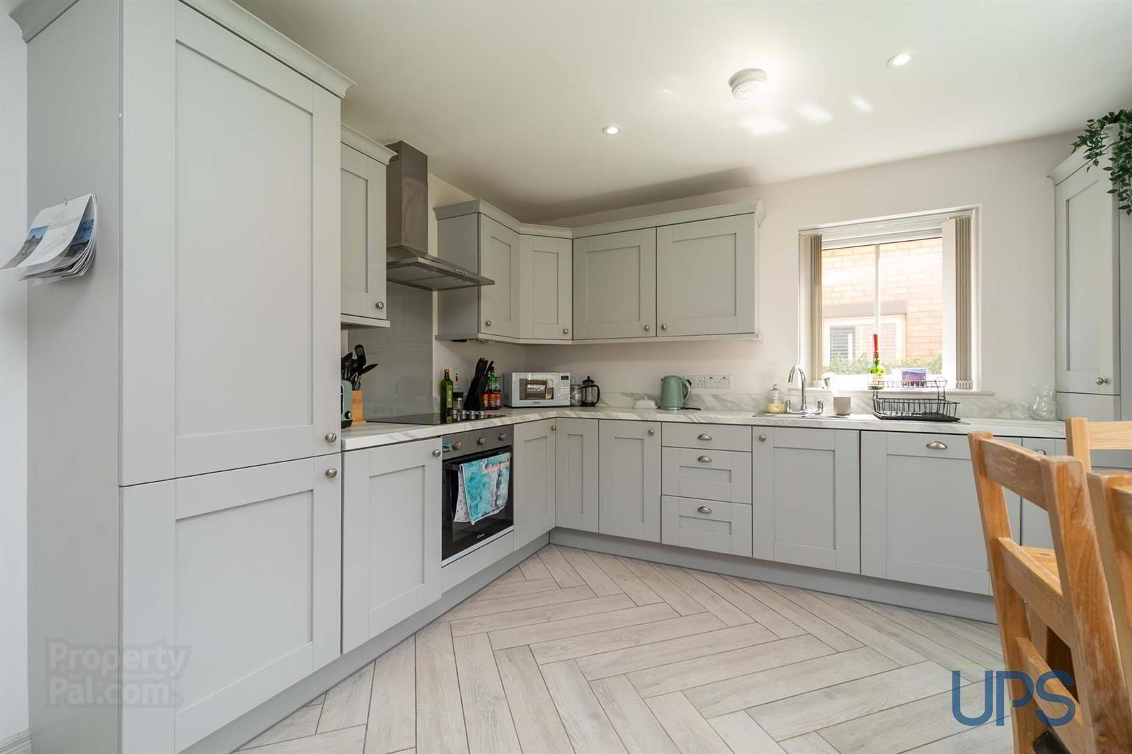 26 Blacks Gate Crescent 8 of 28