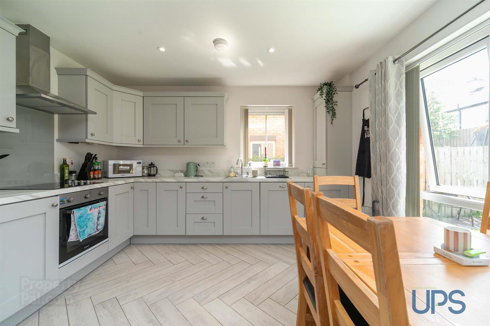 26 Blacks Gate Crescent 9 of 28