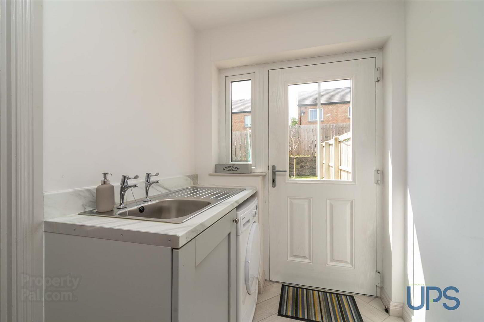 26 Blacks Gate Crescent 11 of 28