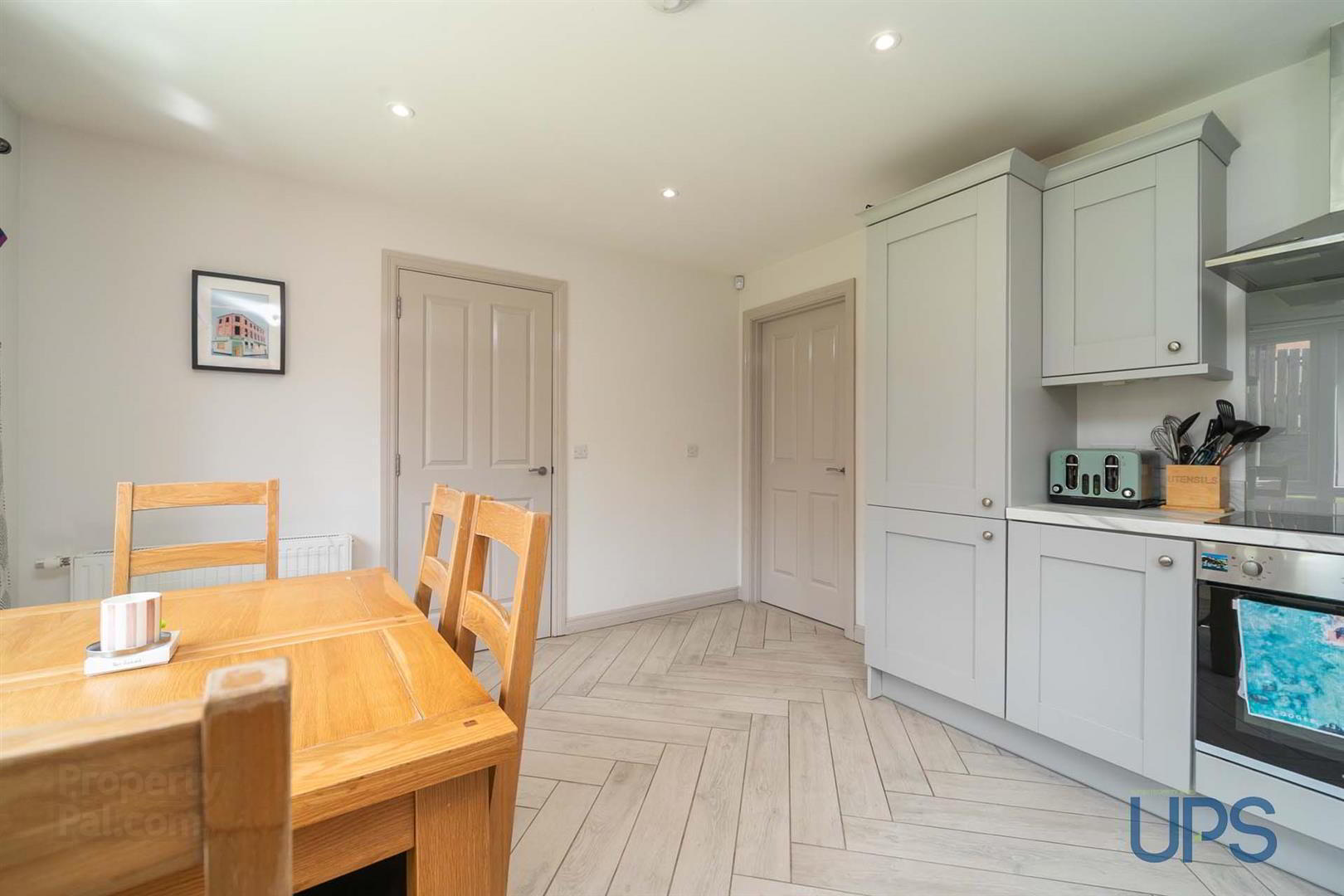 26 Blacks Gate Crescent 10 of 28