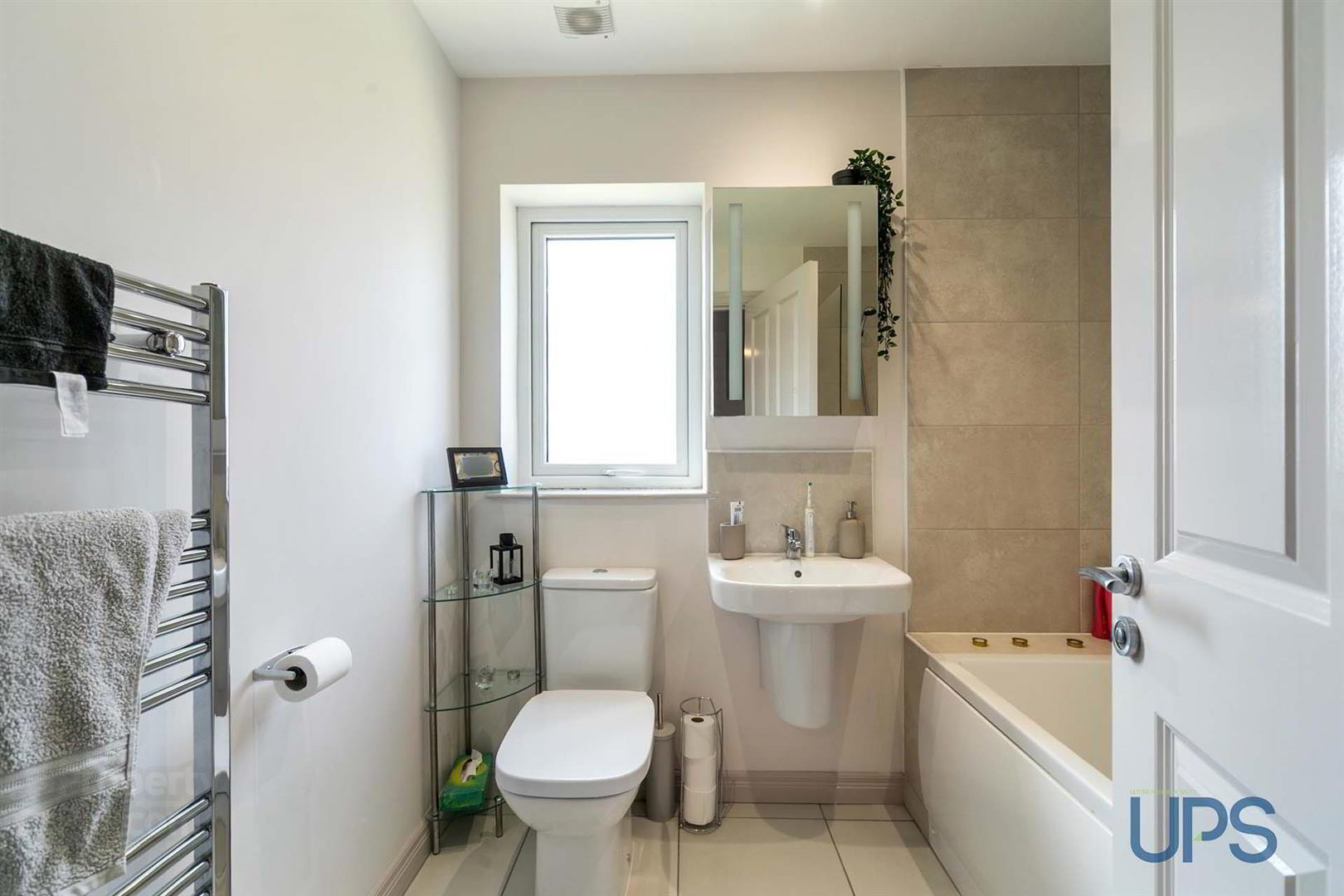 26 Blacks Gate Crescent 23 of 28