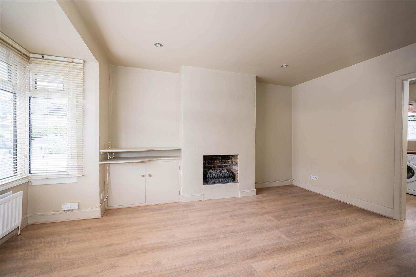 11 Willowholme Crescent 4 of 21