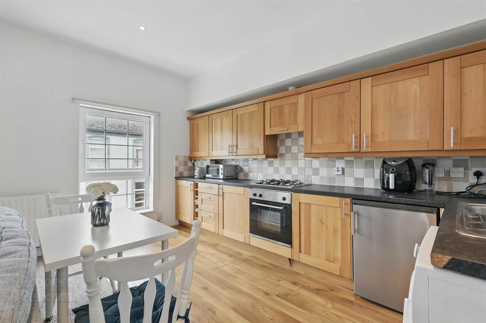 Apt 5, 25-27 Dunluce Avenue 9 of 20