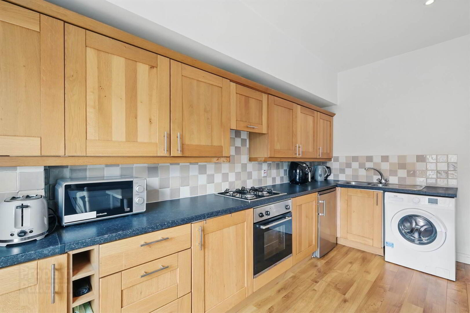 Apt 5, 25-27 Dunluce Avenue 12 of 20