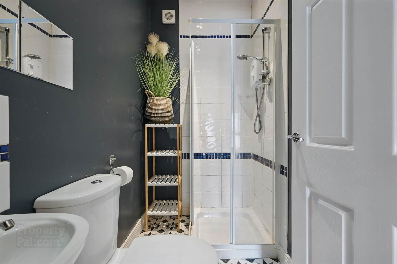 Apt 5, 25-27 Dunluce Avenue 18 of 20