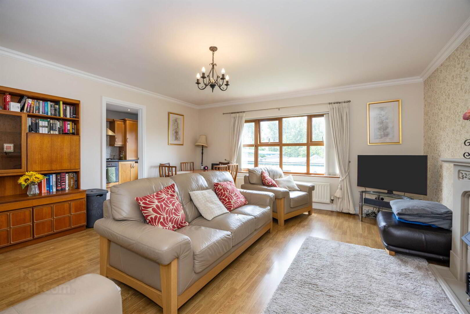 23 Aston Gardens 6 of 21