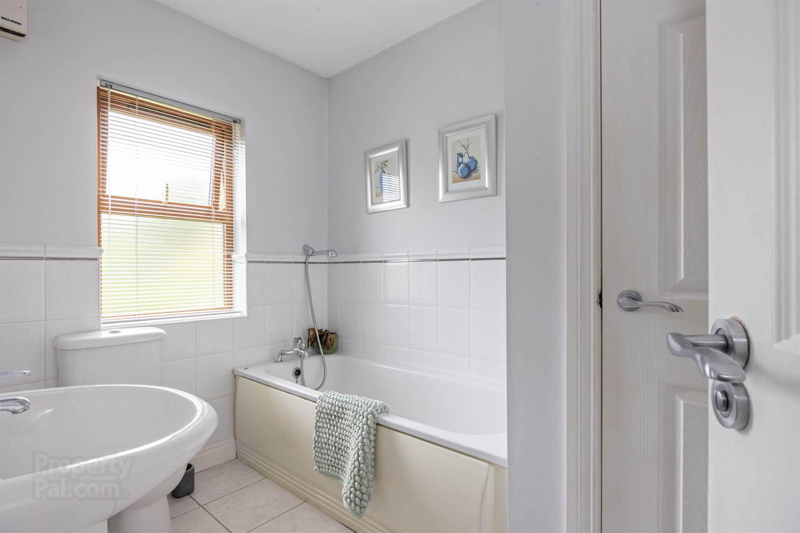 23 Aston Gardens 19 of 21